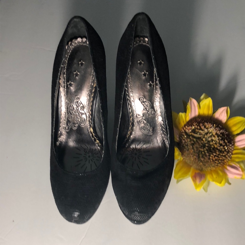 🌻 Naughty Monkey Black Lace Heels
